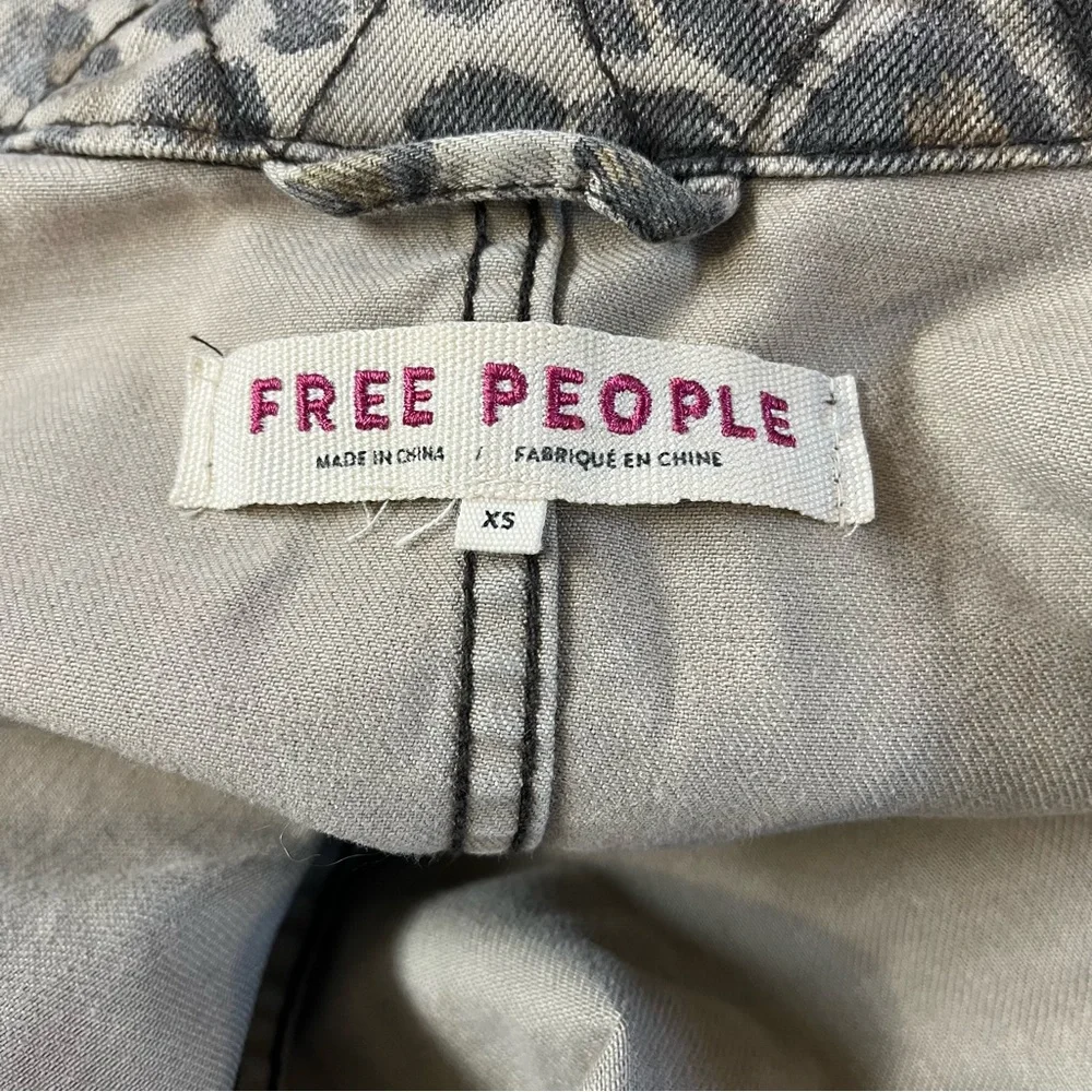 Free People Jacket Women XS Tan Military Field Animal Leopard Print Zip Button - Picture 12 of 14